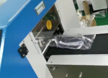 全自動(dòng)包裝機(jī)包裝護(hù)目鏡作業(yè)現(xiàn)場(chǎng)