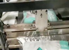 全自動(dòng)包裝機(jī)包裝貓糧作業(yè)現(xiàn)場(chǎng)